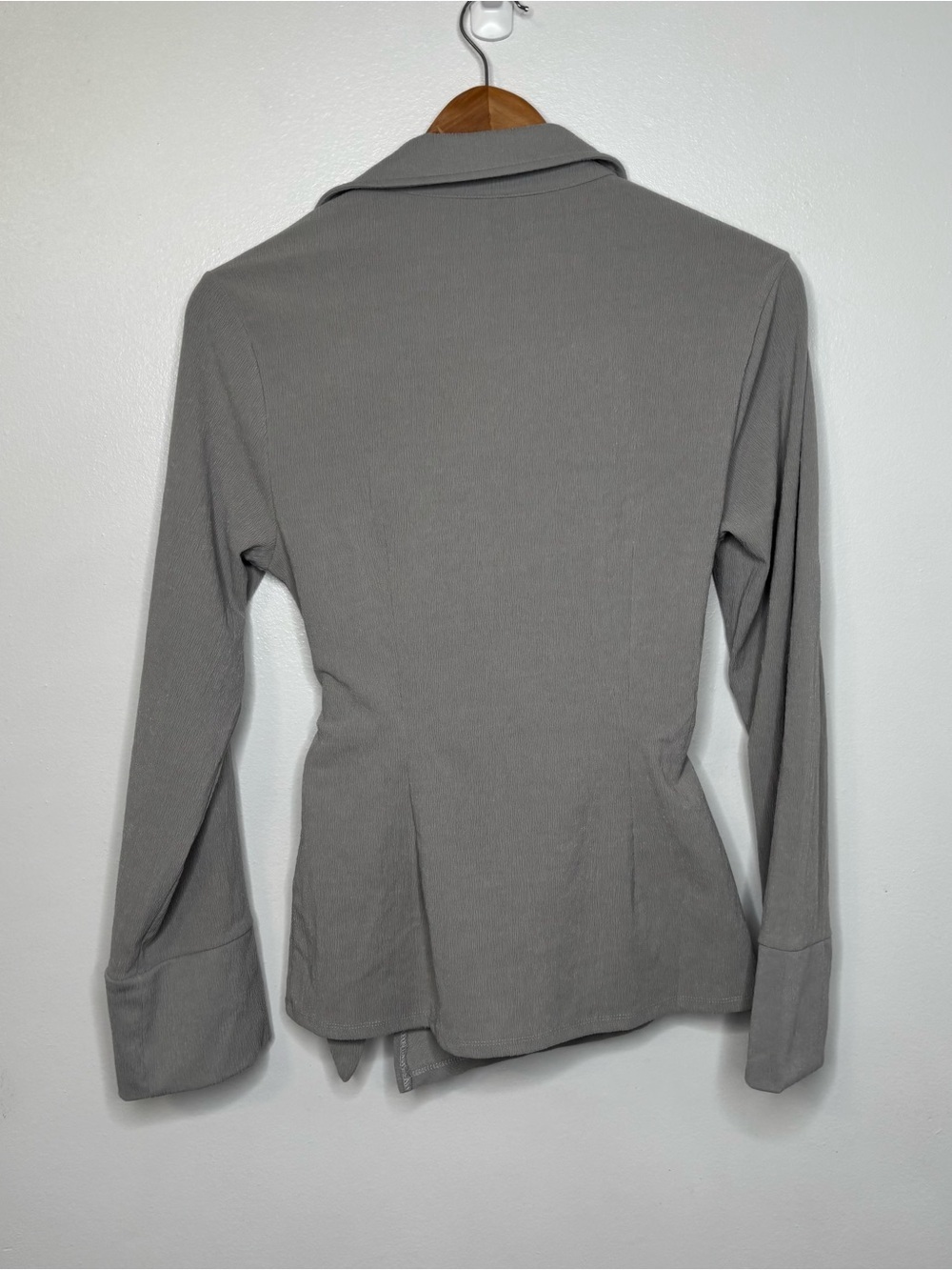 NWT Anthropologie Hardware Wrap Top Long Sleeve Gray Size Small - Picture 10 of 10